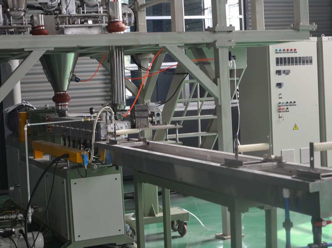 Linea di estrusione bivite e pellettizzazione per materie plastiche modificate